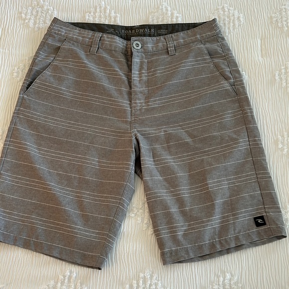 Rip Curl boardwalk shorts - Picture 1 of 9